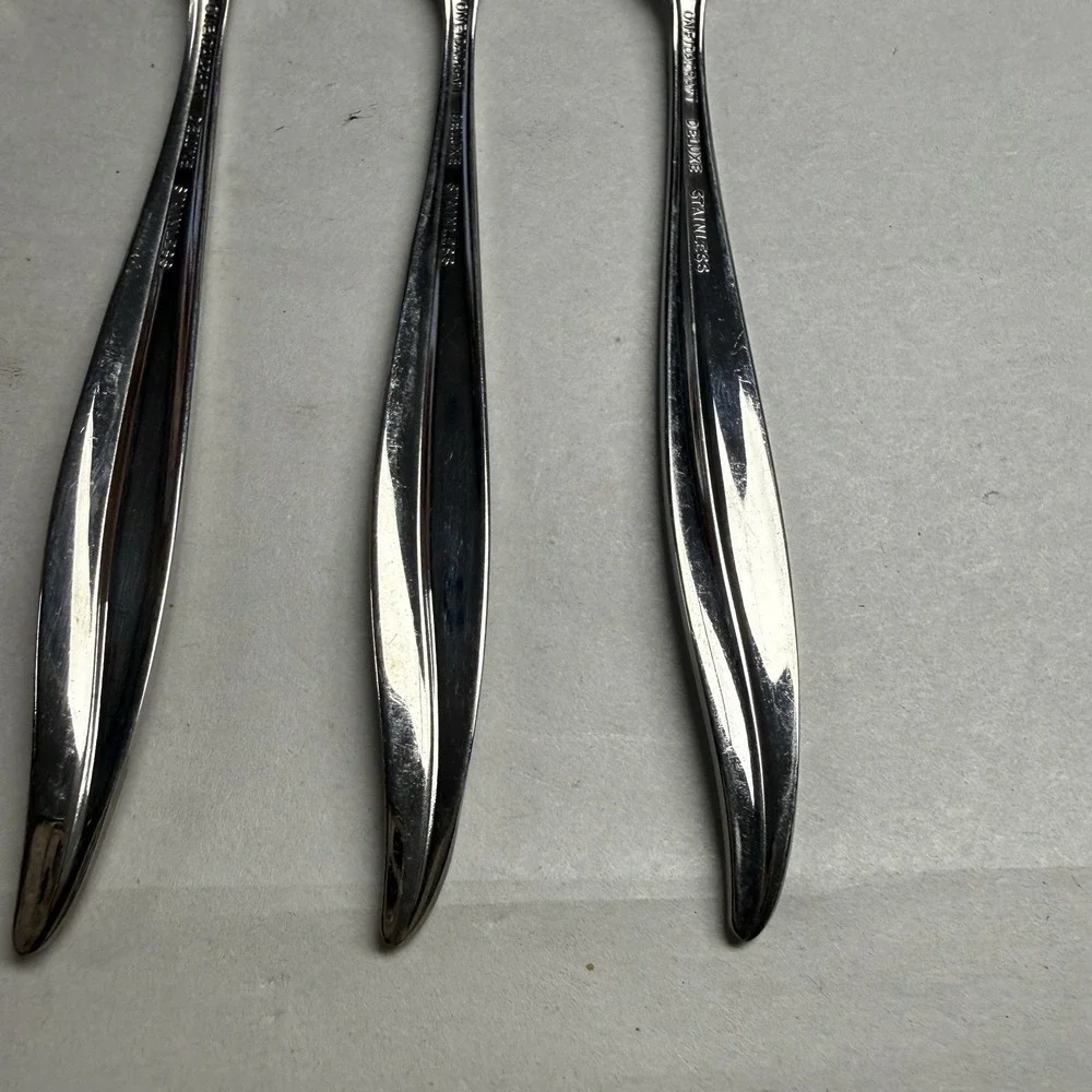 Oneidacraft Deluxe Textura  Stainless Flatware 4 Salad Forks